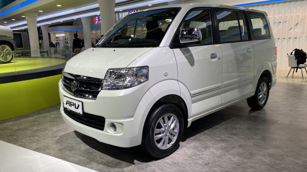 Sang Legenda Menolak Tua: Suzuki APV Tetap Jadi Primadona di GIIAS 2025, Ternyata Ini Rahasianya!