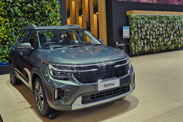 SUV Stylish Kia di GIIAS: Pilih Si Gesit Sonet atau Sang Gagah Seltos?