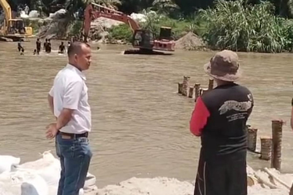 Bareng Warga Gotong Royong Perbaiki Irigasi di Batu Bara Sumut, Legislator Perindo: Ini Wujud Solidaritas dan Kepedulian