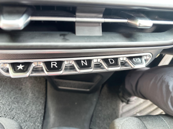 Cinta pada Pandangan Kedua: Test Drive VinFast VF 6 di GIIAS 2025, SUV Listrik Unik dengan Jarak Tempuh Impresif