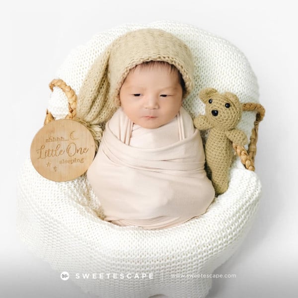 7 Potret Menggemaskan Anak Erika Carlina, Kulit Putih Bersih dan Wajah Tampan