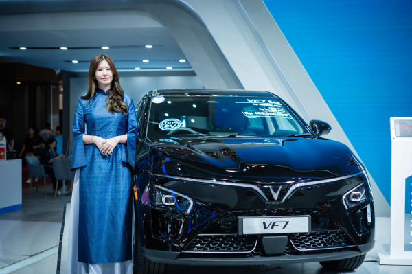 Bukan Cuma Jual Mobil, VinFast Kawinkan Teknologi dan Budaya, Sabet Dua Gelar Bergengsi di GIIAS 2025