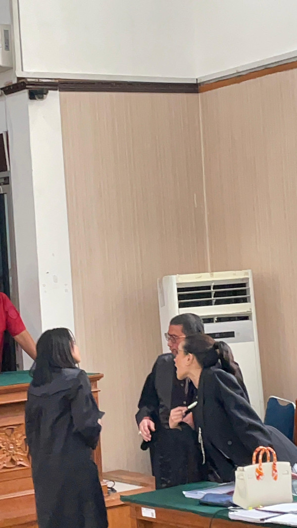Nikita Mirzani Emosi di Ruang Sidang, Hakim Skors Jalannya Persidangan