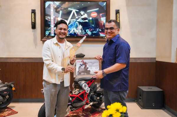 Italjet Indonesia Wujudkan Komitmen dengan Serah Terima Perdana Dragster 250 kepada Konsumen
