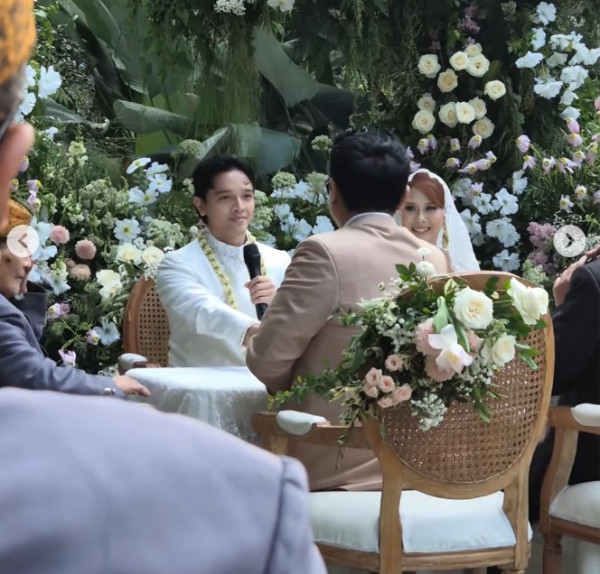 Pesona Nadin Amizah dalam Kebaya Putih di Hari Pernikahannya dengan Faishal Tanjung
