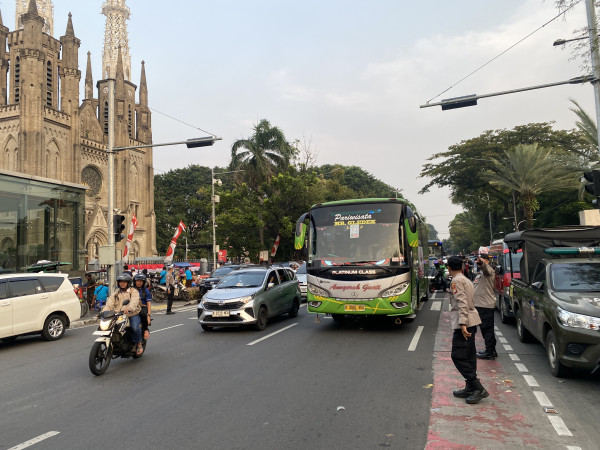 Arus Lalu Lintas Sekitar Masjid Istiqlal Padat Jelang Zikir Kebangsaan