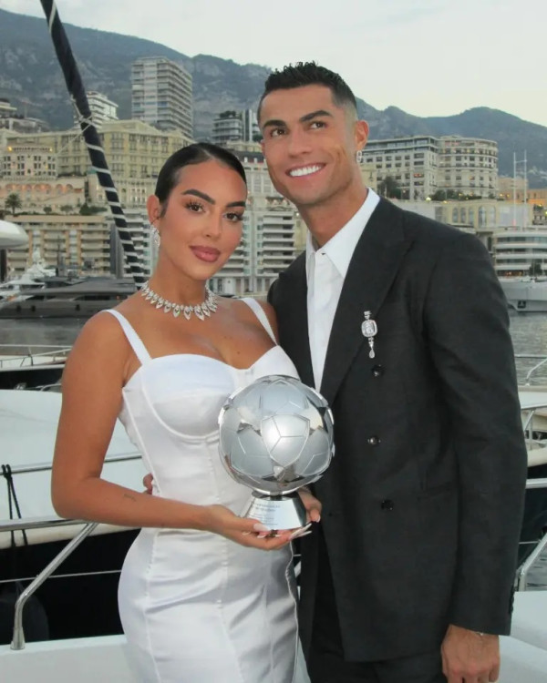 Harga Cincin Pertunangan Georgina Rodriguez dari Cristiano Ronaldo Bikin Melongo, Rp81 Miliar