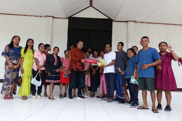 Gelar 2 Turnamen Voli, Legislator Partai Perindo Marthen Natonis Pacu Prestasi Pemuda dan Gairahkan Ekonomi Lokal