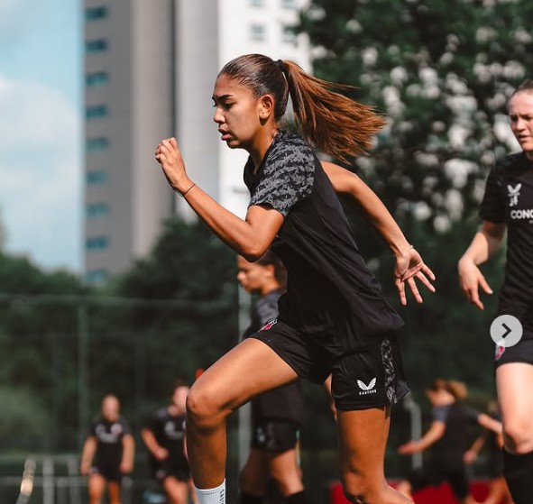 Pendidikan Claudia Scheunemann, Pesepak Bola Wanita Indonesia Pertama yang Gabung Klub Eropa