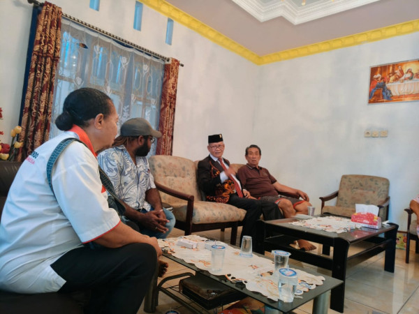 Peduli Konstituen, Anggota DPRK Nabire dari Partai Perindo Beri Dukungan Moril dan Bantuan ke Warga Korban Kebakaran
