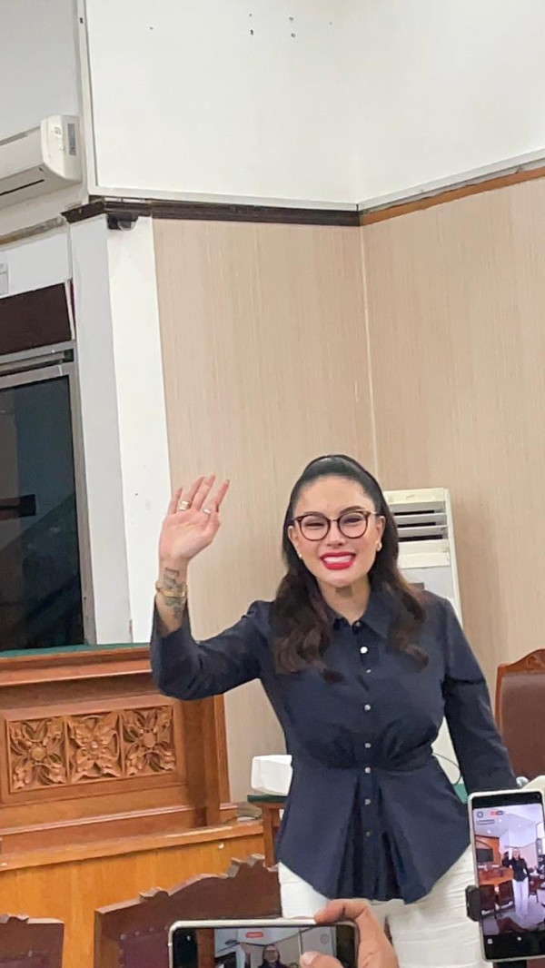 Nikita Mirzani Tolak Diperiksa Dokter usai Ngaku Sakit di Sidang Kasus TPPU