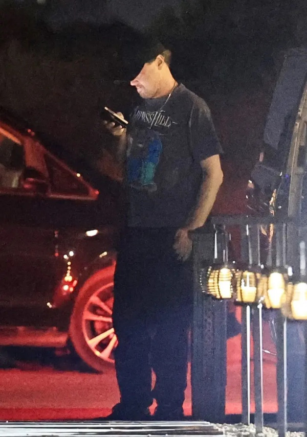 Leonardo DiCaprio Digeledah Polisi saat Pesta Mewah di Ibiza, Suasana Tegang