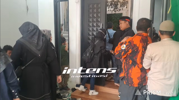 Suasana Haru Rumah Duka Mpok Alpa, Warga Berbondong-bondong Melayat