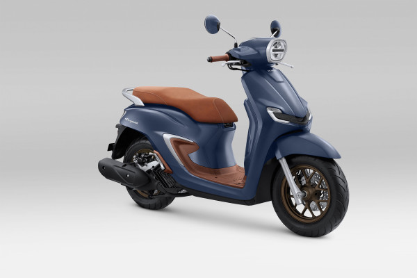 Bongkar Penyegaran Honda Stylo 160: Di Balik Warna Mewah, Tak Ada yang Baru!