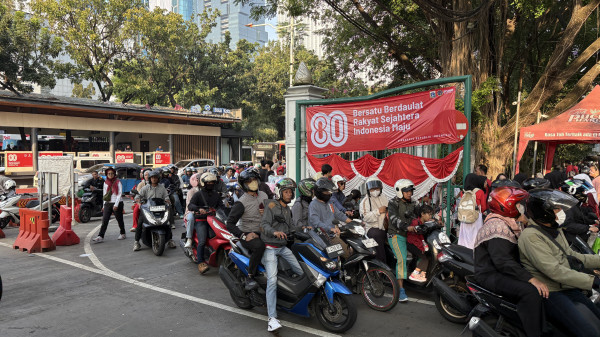 Pantauan Arus Lalu Lintas Sekitar Balai Kota Jakarta Jelang Upacara HUT ke-80 RI