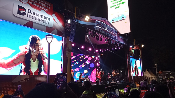 Karnaval Budaya HUT ke-80 RI Disambut Antusias Masyarakat yang Padati Bundaran HI