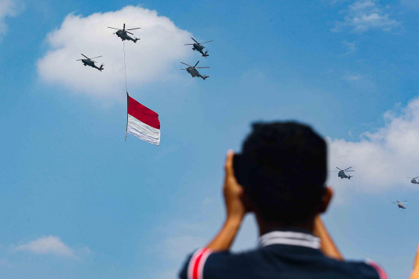 Atraksi Pesawat Tempur TNI Meriahkan HUT ke-80 RI di Langit Istana