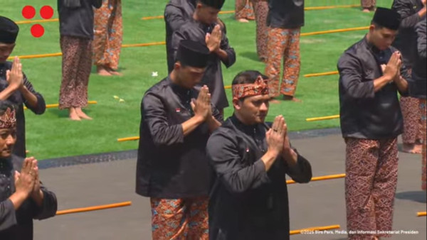 Iko Uwais Unjuk Kebolehan Silat di Depan Presiden Prabowo pada HUT ke-80 RI