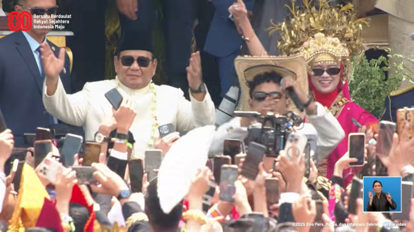 Detik-detik Presiden Prabowo Turun dari Mimbar Kehormatan Goyang Tabola Bale pada HUT ke-80 RI