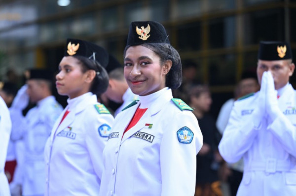 Cerita Queensy dan Aldo, Penerima Beasiswa ADEM Jadi Paskibra HUT Ke-80 RI di Kemendikdasmen