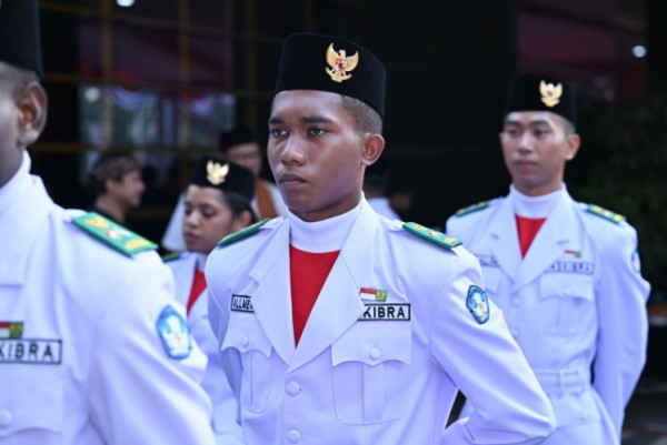 Cerita Queensy dan Aldo, Penerima Beasiswa ADEM Jadi Paskibra HUT Ke-80 RI di Kemendikdasmen