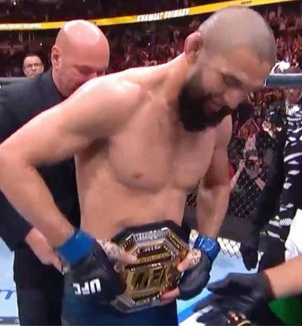 Khamzat Chimaev Tolak Pengalungan Sabuk Kelas Menengah UFC dari Dana White, Kenapa?