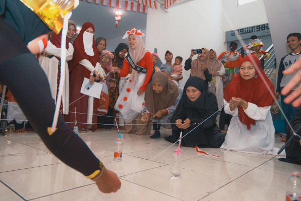 Rayakan Milad di Indonesia, Nuray Istiqbal Berbagi Kebahagiaan dan Lomba 17-an