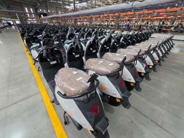 Di Balik Tirai Yadea: Menyaksikan Simfoni Robot dan Manusia di Pabrik Motor Listrik Masa Depan