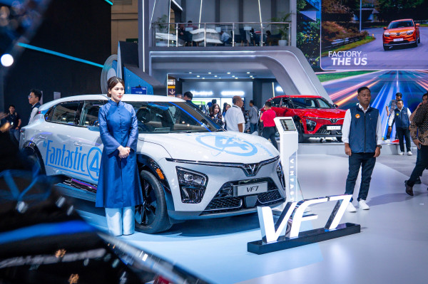 VinFast Tertawa Lihat Kompetitor Perang Harga, Mainkan Strategi Cerdas Lewat VF 7 di Indonesia
