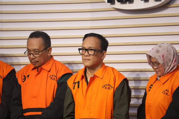 Penampakan Wamenaker Noel Ebenezer Pakai Rompi Tahanan KPK setelah Jadi Tersangka