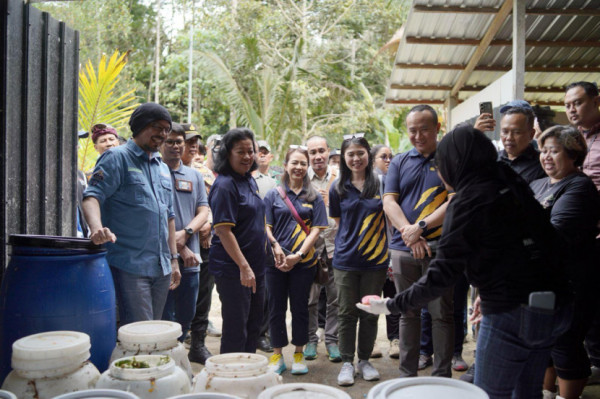 Maybank Indonesia Gelar Aksi Pengolahan Sampah Organik di Desa Sanding Gianyar