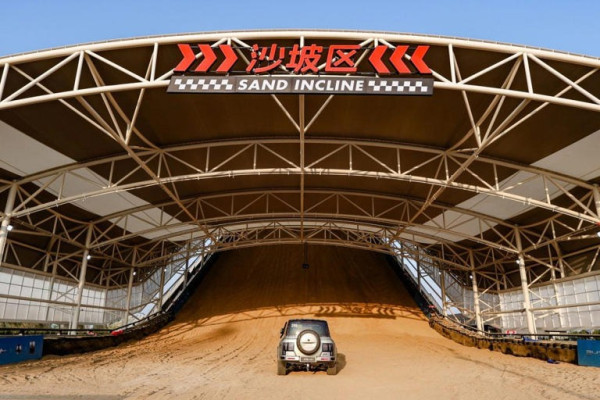 Melihat Wahana Disneyland Mobil Listrik BYD di China, Ada Bukit Pasir, Kolam Renang, hingga Arena Drifting