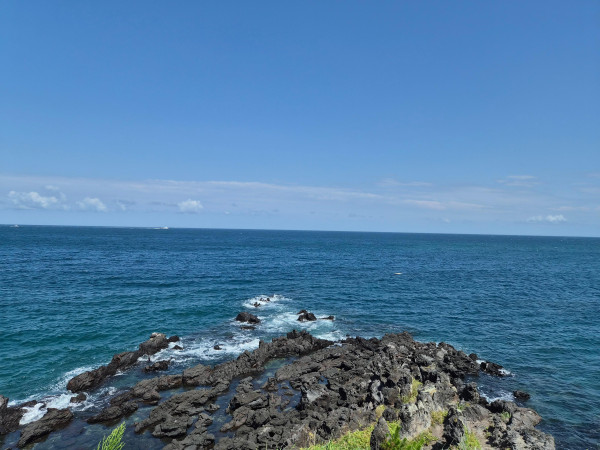 Pesona Dragon Head Rock Jeju, Makin Seru dengan Gemini AI di Samsung Galaxy Z Flip 7