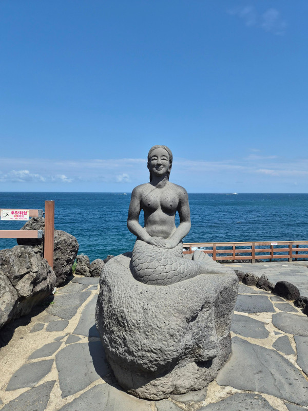 Pesona Dragon Head Rock Jeju, Makin Seru dengan Gemini AI di Samsung Galaxy Z Flip 7