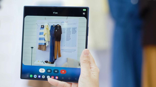 Lupakan Tour Guide & Tripod! Samsung Z Flip7 & Gemini bisa Jadi Asisten Travel Pribadi Tercanggih di 2025