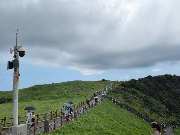 Hiking di Seongsan Ilchulbong Jeju, Sunrise Spektakuler dengan Gemini AI Samsung Galaxy Z Flip 7