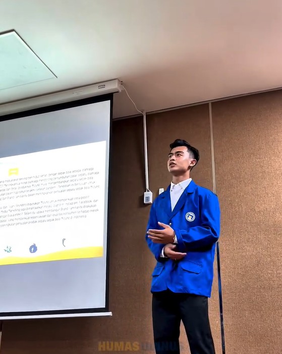 5 Potret Pratama Arhan yang Mencuri Perhatian saat Sidang Skripsi di Udinus