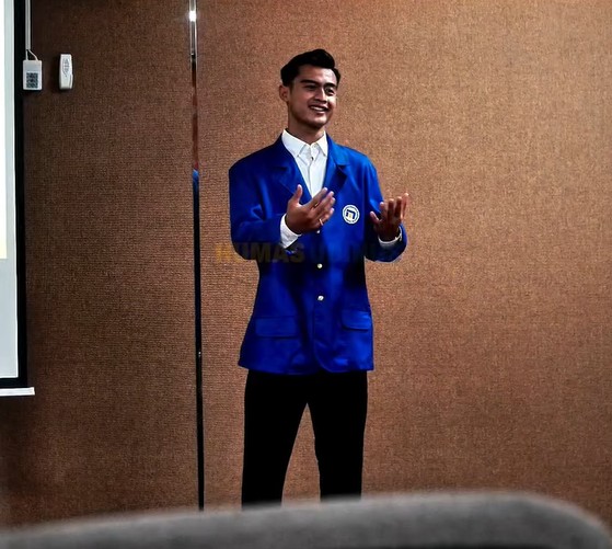 5 Potret Pratama Arhan yang Mencuri Perhatian saat Sidang Skripsi di Udinus