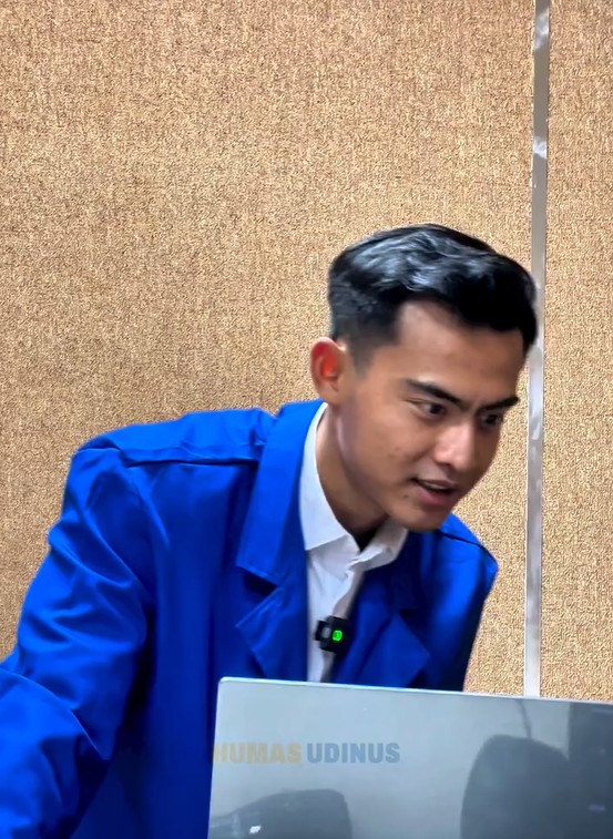5 Potret Pratama Arhan yang Mencuri Perhatian saat Sidang Skripsi di Udinus