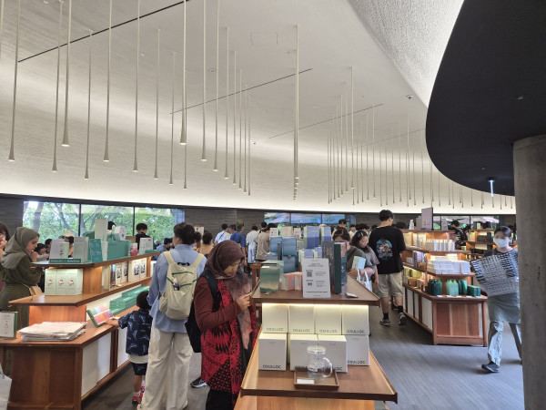 Menyeruput Matcha di Osulloc Museum dengan Samsung Galaxy Z Flip 7 yang Bikin Liburan Praktis