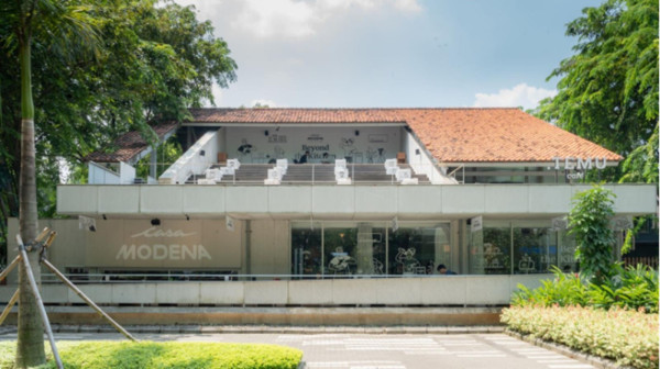 Di Balik Aroma Kopi SCBD: Saat Modena Menyewa Ruang Nongkrong Anak Muda Demi Menjual Mimpi Rumah Pintar