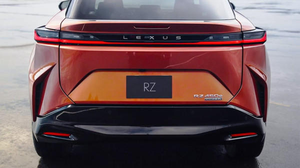 Berapa Harga Mobil Lexus Ahmad Sahroni yang Dirusak Warga?