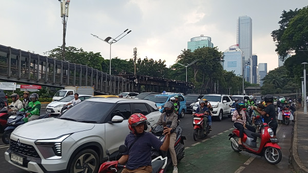 Bekas Gas Air Mata Masih Terasa di Beberapa Ruas Jalan Jakarta