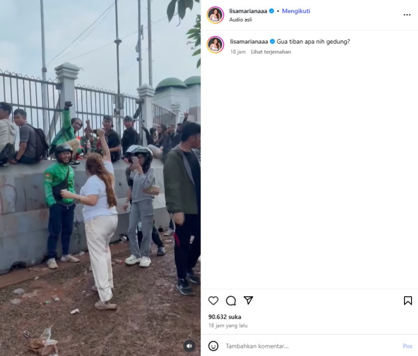Aksi Lisa Mariana Demo di Gedung DPR: Gua Tiban Apa Nih Gedung?