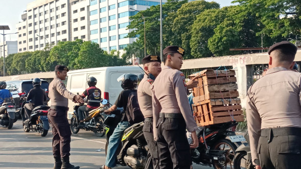 GMNI hingga HMI Demo DPR, Lalu Lintas Arah Slipi Padat