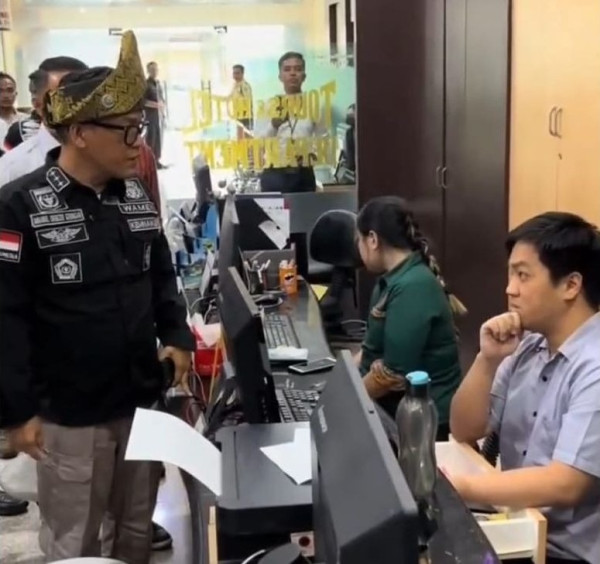 Roda Berputar, 2 Jabatan Noel Ambyar