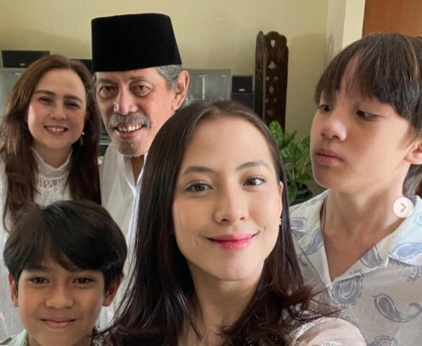 Pendidikan Adhisty Zara yang Tengah Berduka karena Meninggalnya Sang Kakek Acil Bimbo