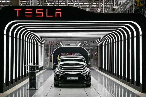 Takhta yang Mulai Retak: Inilah 5 Raja Mobil Listrik Amerika 2025, Sang Raja Kelelahan?