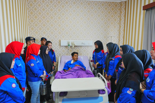 KSPSI Jenguk Polisi Korban Kerusuhan di Rumah Sakit Polri Kramat Jati