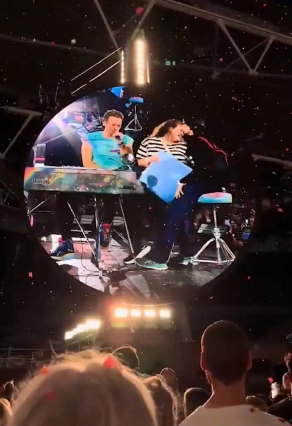 Chris Martin Dituduh Rendahkan Penggemar Israel di Konser Coldplay, Ucapannya Jadi Sorotan